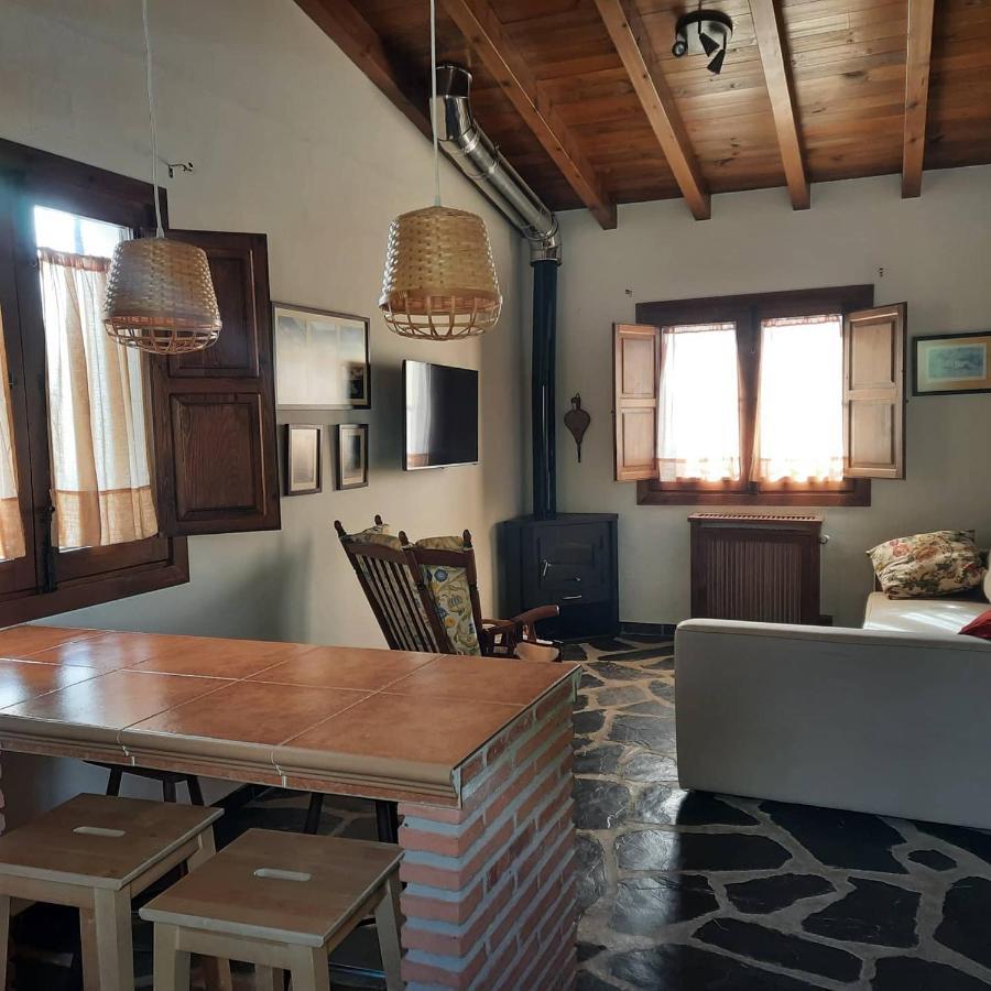 Palacio Viejo De Las Corchuelas Torrejon el Rubio Luaran gambar
