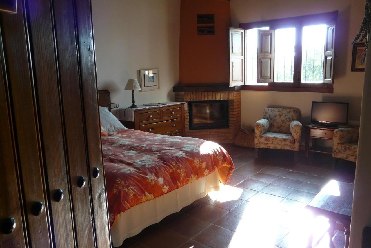 Palacio Viejo De Las Corchuelas Torrejon el Rubio Luaran gambar