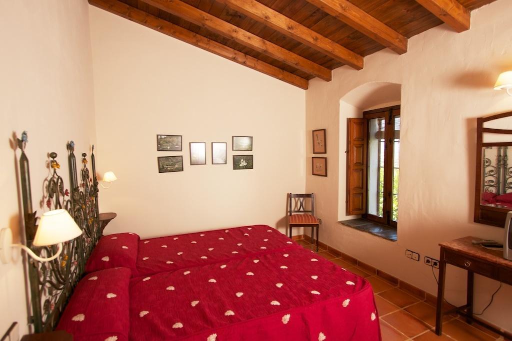 Palacio Viejo De Las Corchuelas Torrejon el Rubio Bilik gambar