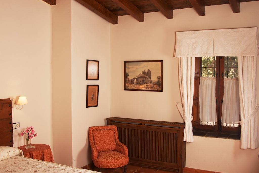 Palacio Viejo De Las Corchuelas Torrejon el Rubio Luaran gambar
