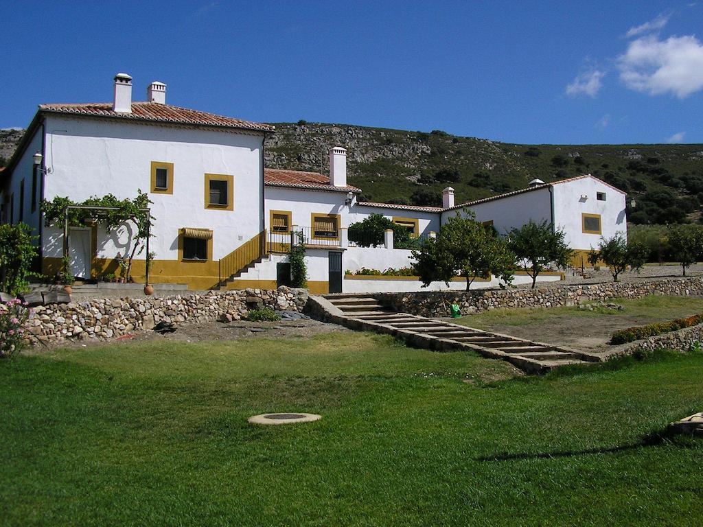 Palacio Viejo De Las Corchuelas Torrejon el Rubio Bilik gambar