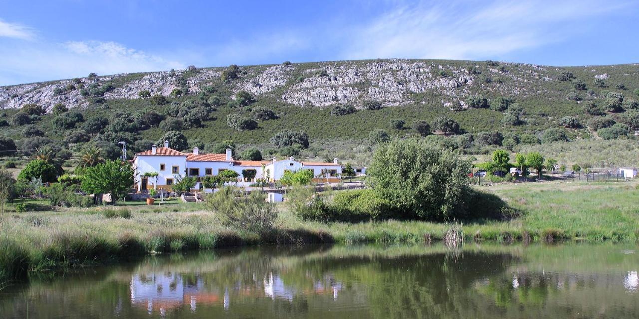 Palacio Viejo De Las Corchuelas Torrejon el Rubio Luaran gambar