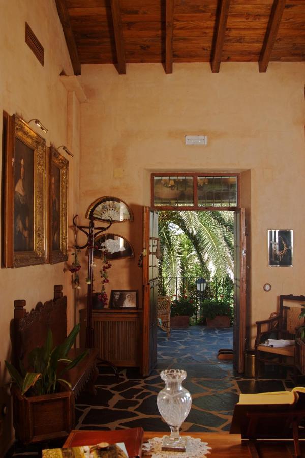 Palacio Viejo De Las Corchuelas Torrejon el Rubio Luaran gambar