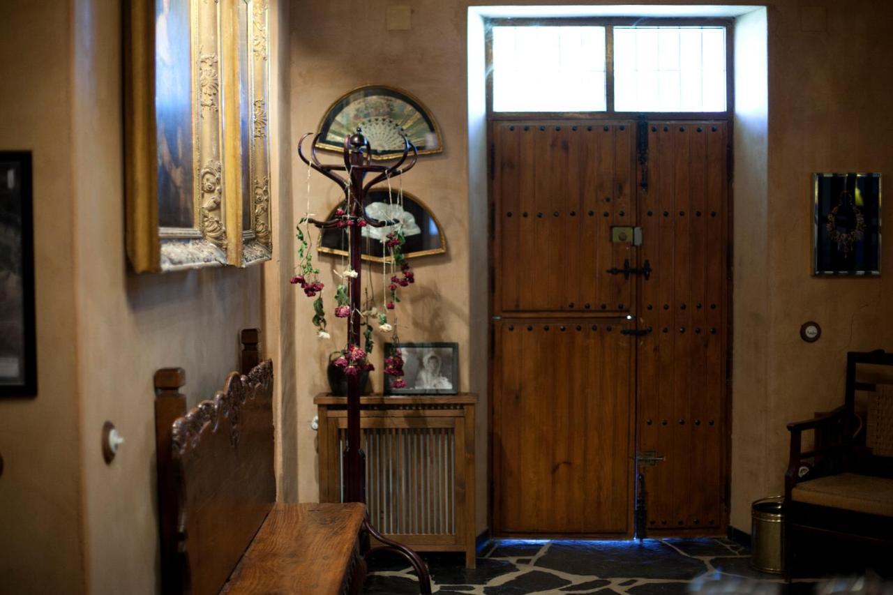 Palacio Viejo De Las Corchuelas Torrejon el Rubio Luaran gambar