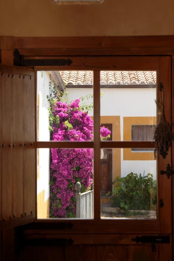 Palacio Viejo De Las Corchuelas Torrejon el Rubio Luaran gambar