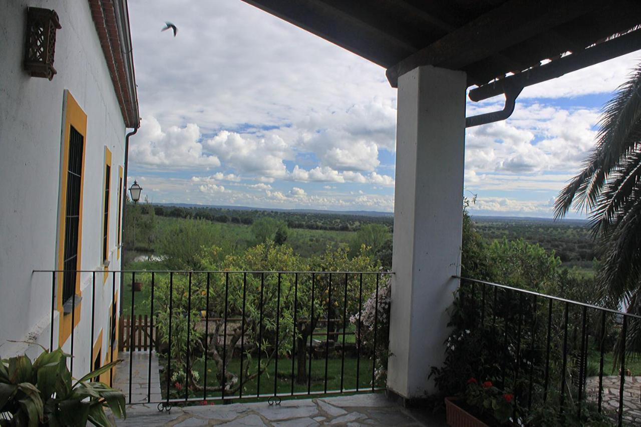 Palacio Viejo De Las Corchuelas Torrejon el Rubio Luaran gambar